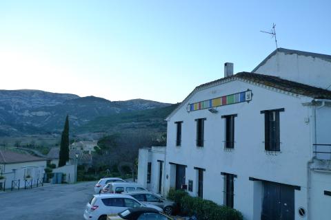 Het hoofdgebouw dateert van 1921.